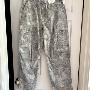 Hollister Gray Cargo Pants with Digital Camo Design New with Tags